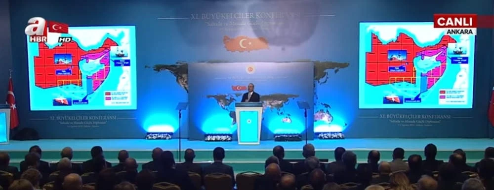 Στα ύψη η ένταση: Ο Τσαβούσογλου έδειξε χάρτη με την τουρκική υφαλοκρηπίδα μέχρι την Κρήτη! – Δείτε εικόνα